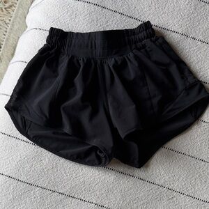 Lululemon LR 2.5” Hotty Hot Shorts size 0